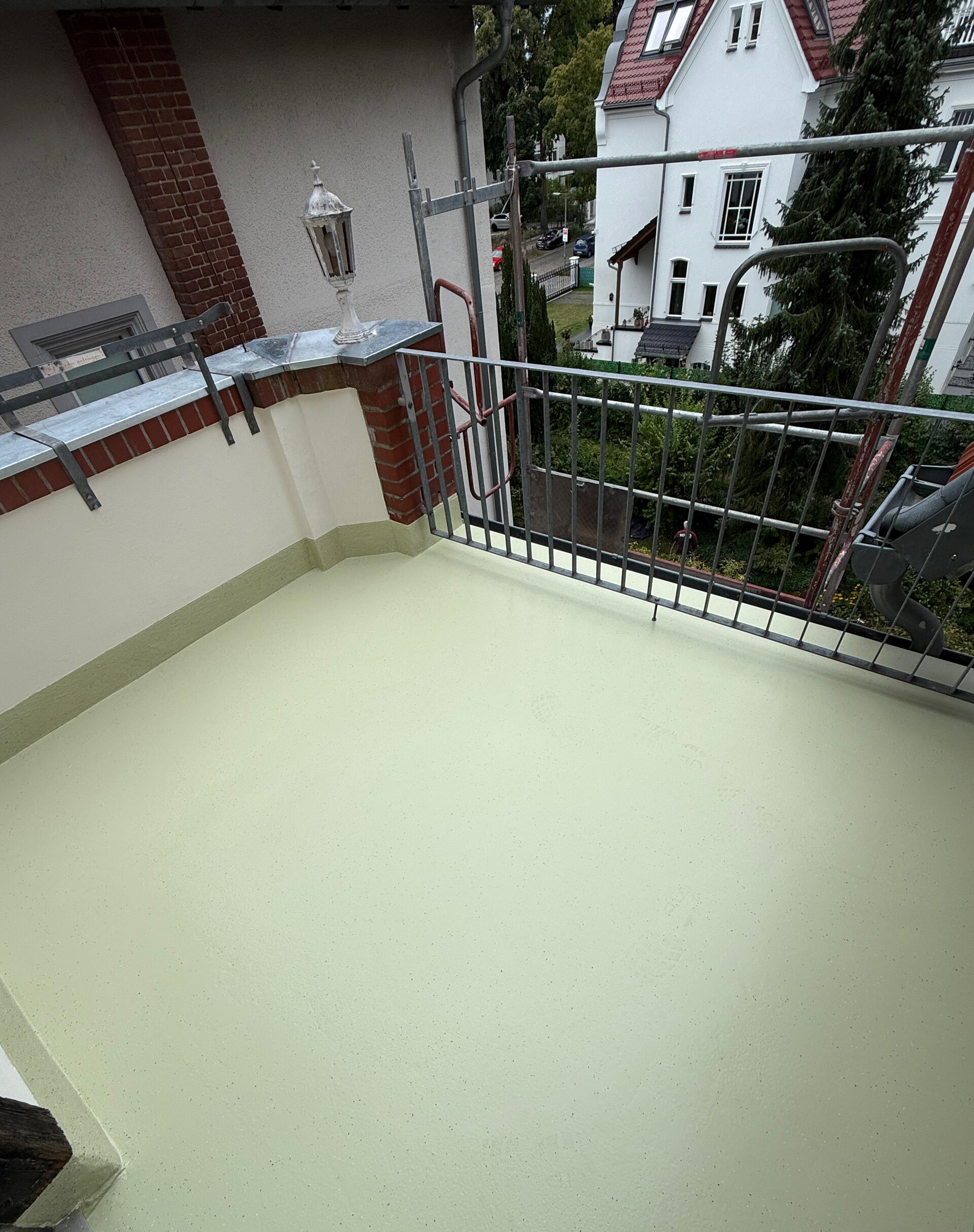 Terrasse mit neuer Beschichtung in Lankwitz